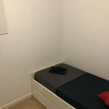 Toste In Apartment